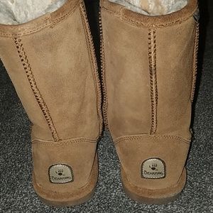 🆘️THROW OFFERS NEED GONE ASAP🔜Bearpaw boots✔